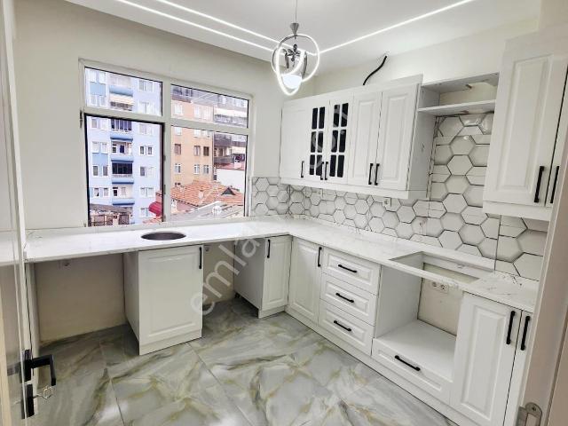 Furkan Emlak'tan Rasathane Mah.3+1 3.kat 130m2 Masrafsız Daire