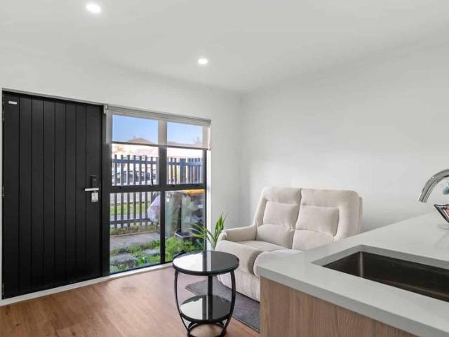Furnished 3 Bedroom Terrace Home in the Heart of Sandringham