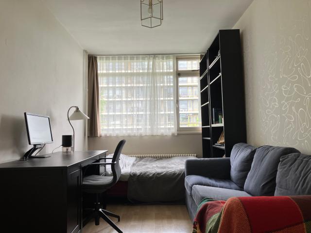 Furnished 15sqm room in a 2 person flatshare