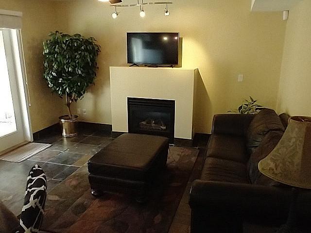 Furnished 1 Bedroom/1bathroom Private Entrance Suite For Rent