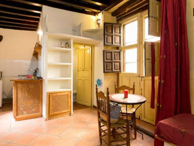 Furnished 1 bedroom apartment with balcony for rent in Centro