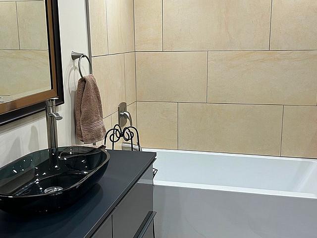 Furnished 1 bedroom Suite In West Richmond