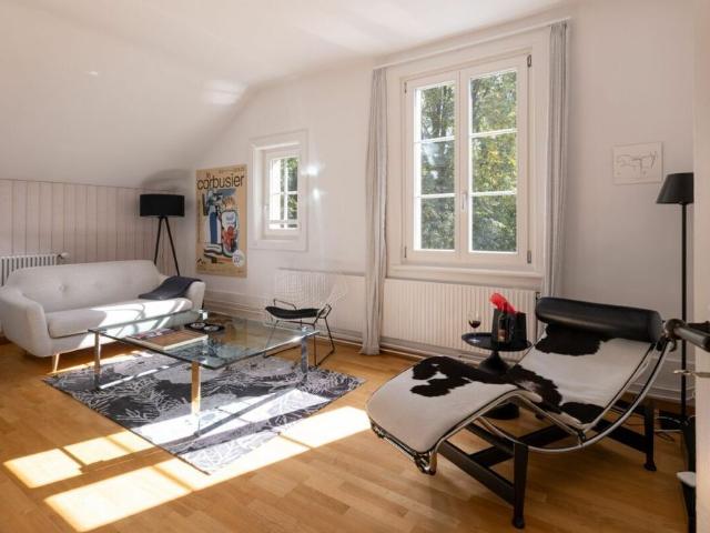 Furnished 2.5 room business apartment with the Le Corbusier theme