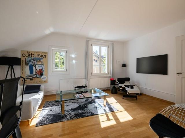 Furnished 2.5 room business apartment with the Le Corbusier theme