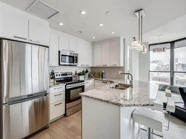 Furnished 2 Bedroom 2 Bathroom Downtown Condo with Free Parking in Keynote Two