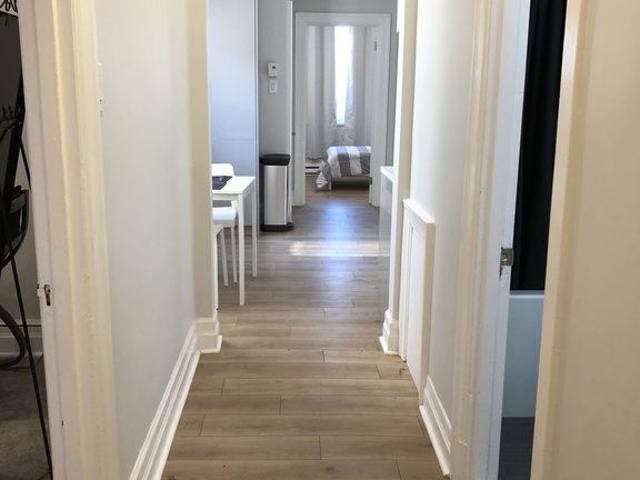 Furnished 4 1/2 Apartment Near Snowdon