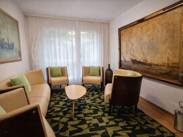 Furnished 5.5 room apartment with private garden and 35 m2 garage