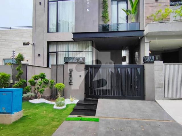 Furnished 5 Marla Ultra Modern Design 3 Bedrooms Lavish Location For Sale In Dha Phase 9 Town Lahore