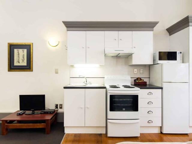 FURNISHED CHARACTER STUDIO IN THE HEART OF AUCKLAND CBD WATER & WIFI INCLUDED
