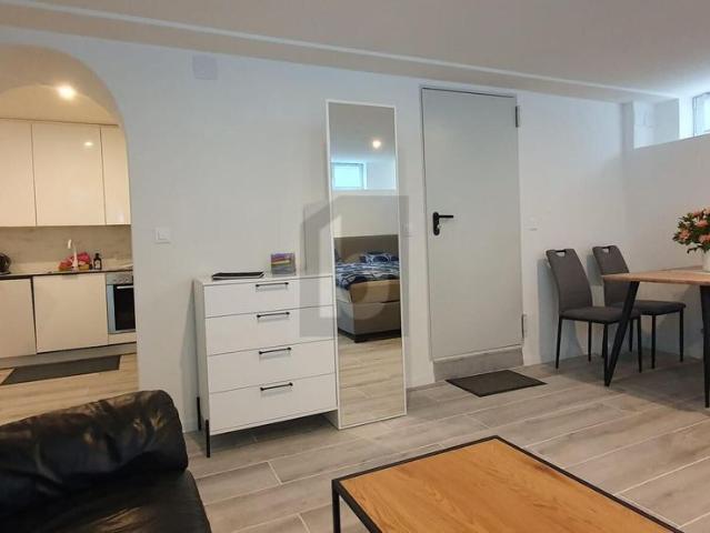 FURNISHED AND MODERN IN A QUIET LOCATION
