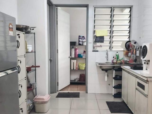 Furnished aircon small room suasana lumayan