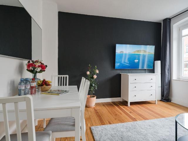 Furnished apartment in Kiel Mitte Freshly renovated, Kiel Amsterdam Apartments for Rent