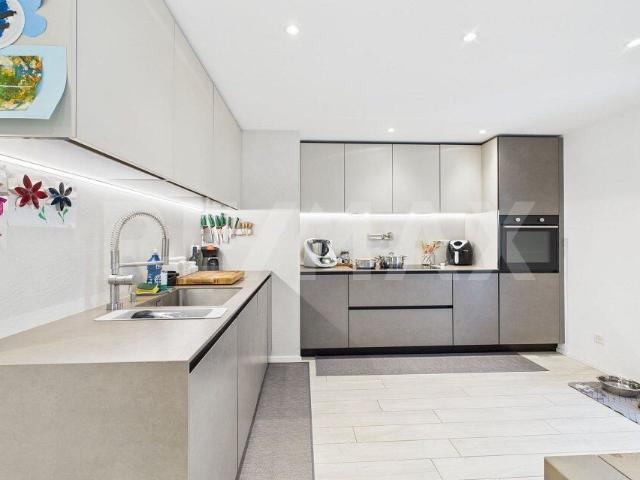 Furnished apartment with 7 rooms on sale in Moleno 165 m² | dreamo. Ch