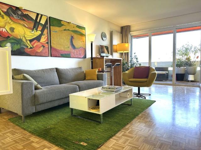 FURNISHED, BRIGHT & MODERN WITH BALCONY