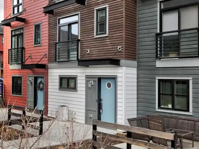 Furnished gorgeous 3 bedrooms+Dan+Garage!