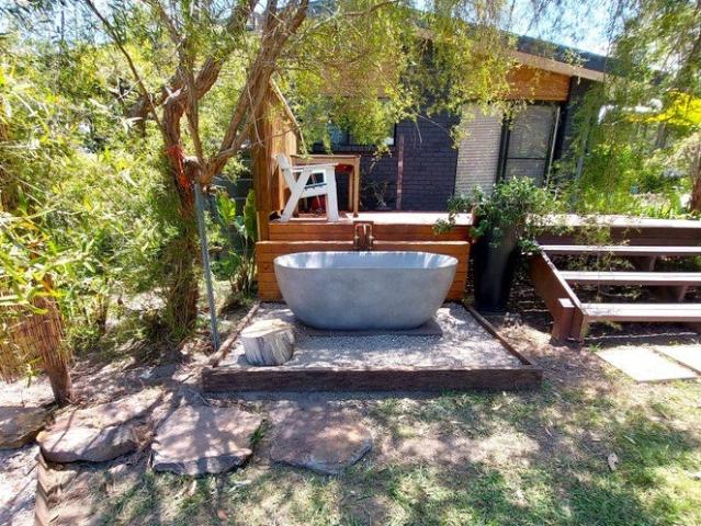Furnished Garden Cottage in Lush Private Acreage Close to Beach with Outdoor Bath & Fire Pit