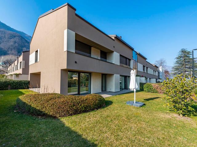 Furnished flat with a private with a private garden