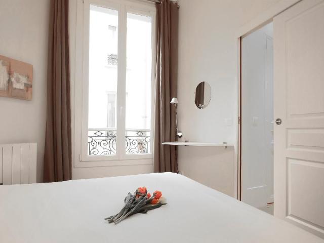 Furnished flat for 4 people metro Bonne Nouvelle, Paris Amsterdam Apartments for Rent
