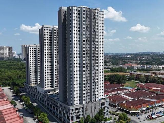 Furnished Kitchen with Cabinet Island Kajang Utama 1023 sqft
