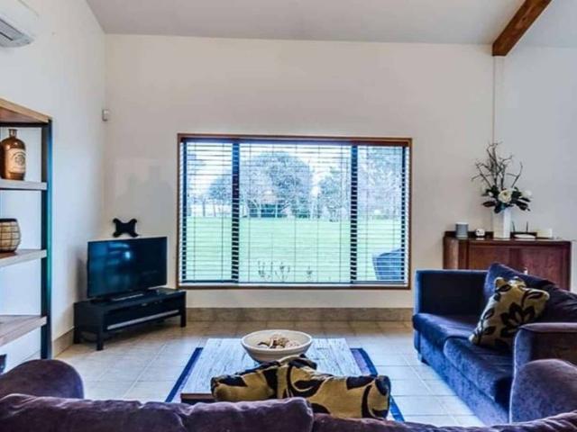 Furnished, large 1 mezzanine bedroom flat now