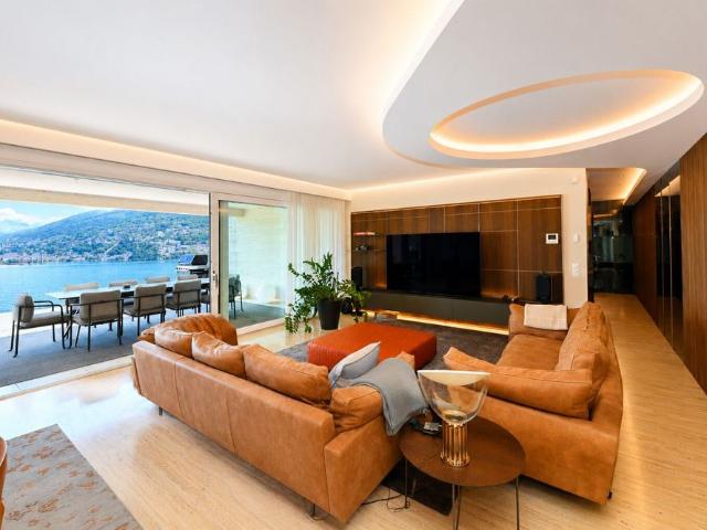 Furnished Luxury Apartment with a Large Terrace and Lake View