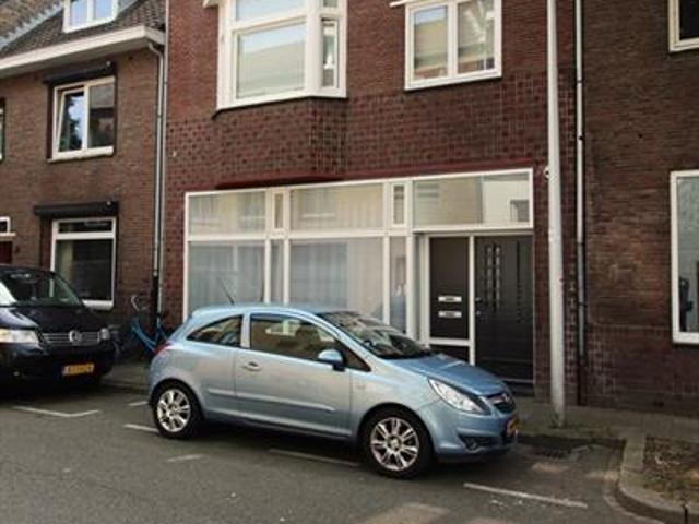 Furnished modern studentroom located at