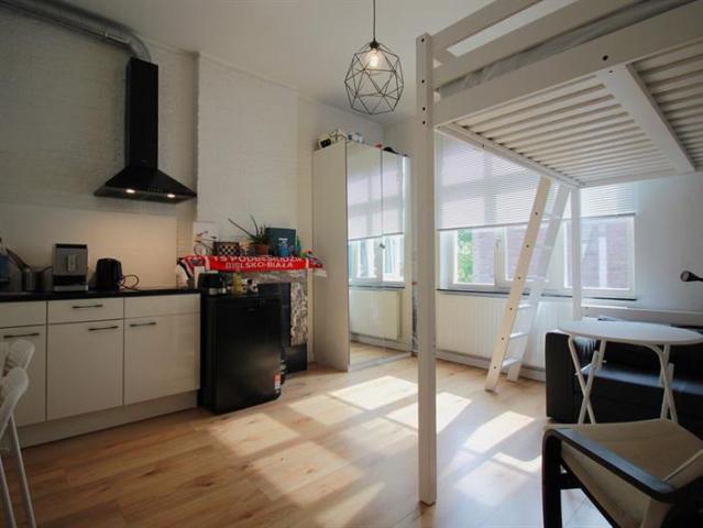 Furnished modern studentroom located at