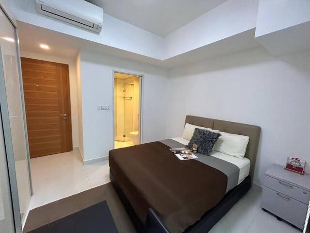 Furnished Master bedroom at the Sail [Marina Bay] – View Now & Move in