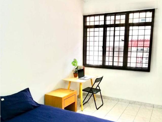 Furnished middle room with attached bath RM550