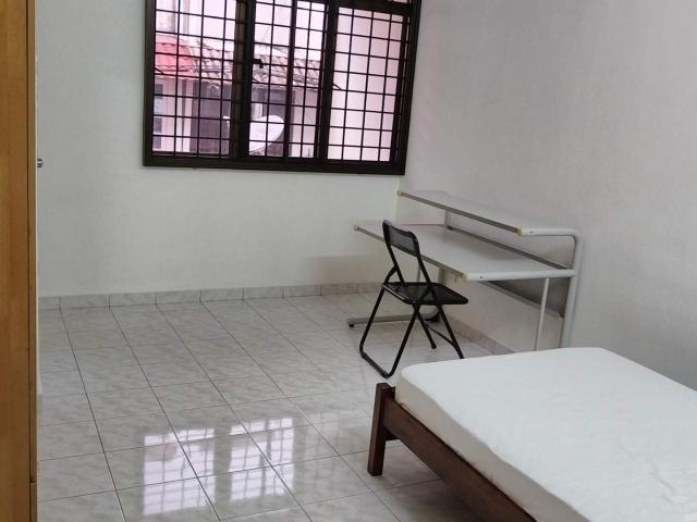 Furnished middle room with attached bath RM550