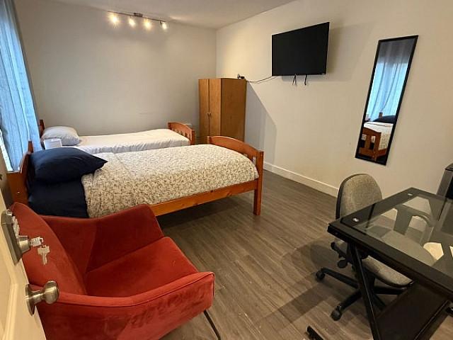 Furnished Private Room In Downtown W/ Secure Door Code Access