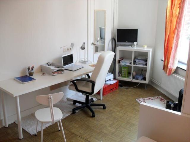 Furnished room: €365 + €85, all bills included