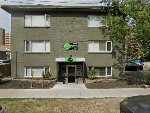 Furnished room, walking distance to LRT station, DOWNTOWN BELTLINE