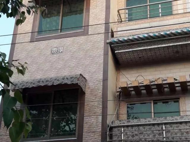 Furnished room with attached washroom four cupboard carpetted &WIFI  Faisalabad ID 51292