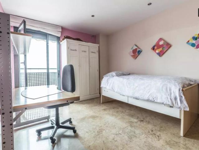 Furnished room with built in wardrobe in 4 bedroom apartment, Benimaclet