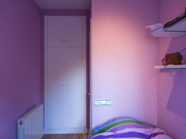 Furnished room with desk in 4 bedroom apartment, Villa Olímpica