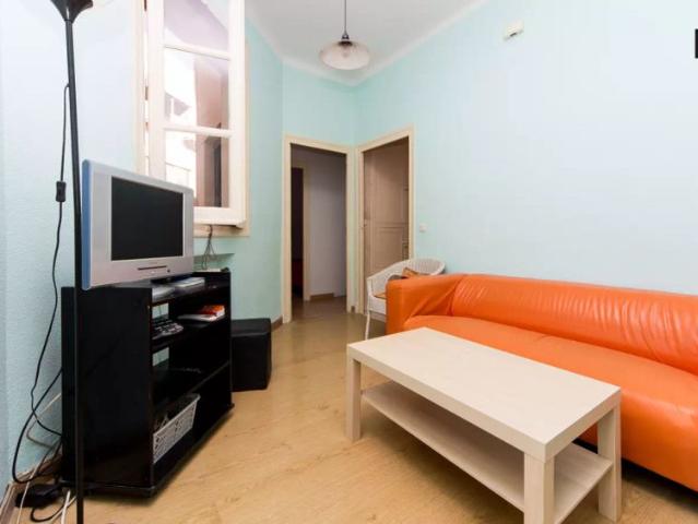 Furnished room with desk in 9 bedroom apartment, Malasaña
