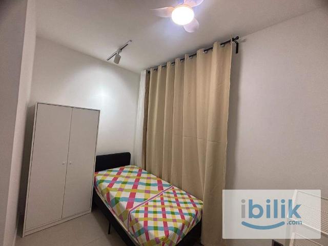 Furnished room with parking