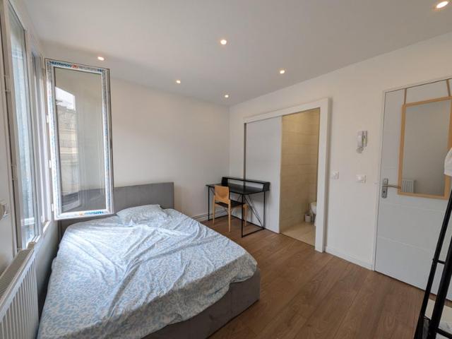 Furnished Room with Private Bathroom in Montreuil