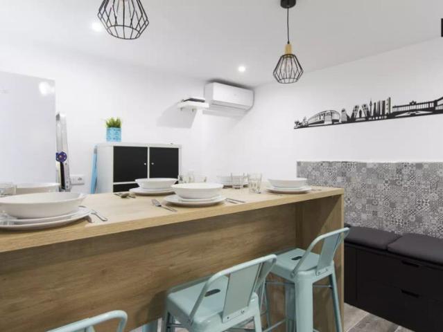 Furnished room in 5 bedroom apartment, Retiro