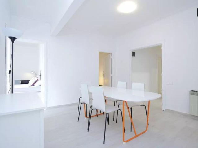 Furnished room in 7 bedroom apartment, Horta Guinardó