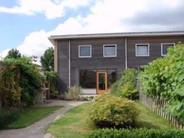 Furnished room in a modern house with a garden