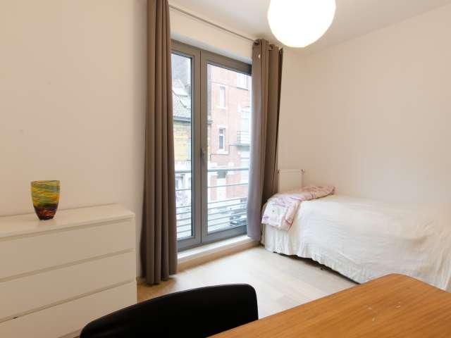 Furnished room in apartment in Saint Gilles, Brussels
