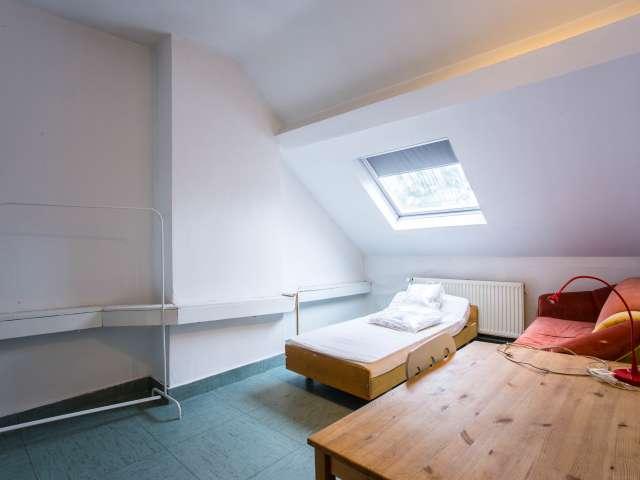 Furnished room in apartment in Saint Josse, Brussels