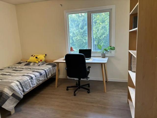 Furnished Room in Brentwood – 2 Min to LRT / 1 Stop to U of C – $650–$700 |