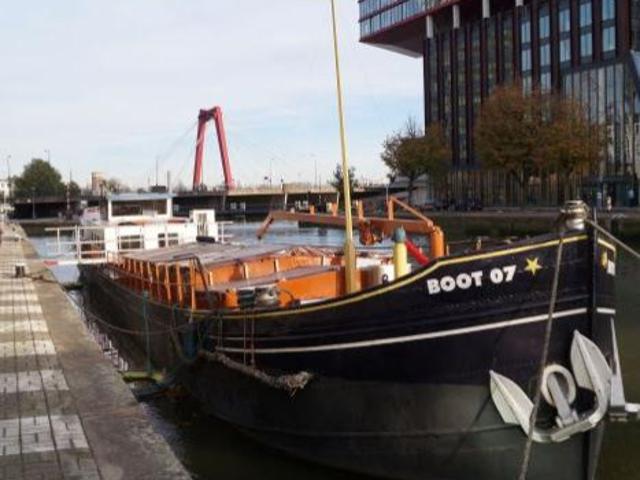 furnished room in center of rotterdam