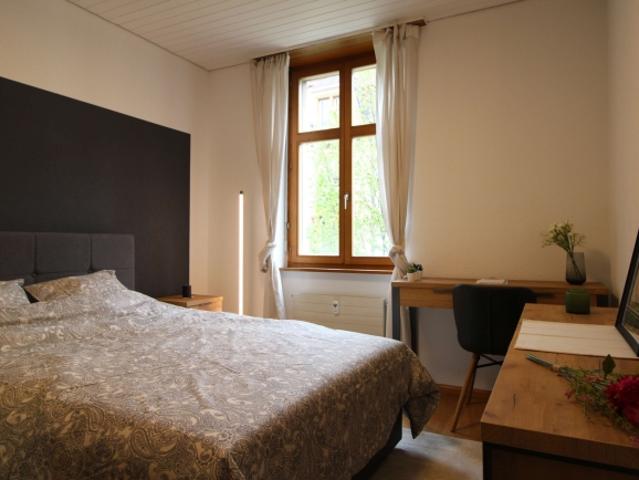 Furnished room in modernised apartment in a top location