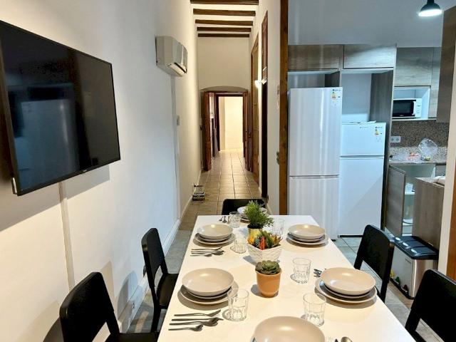 Furnished room in shared apartment in Avinyó street