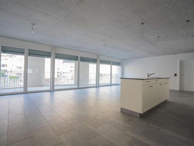 furnished room in shared apartment with private bathroom / chambre meublée en colocation