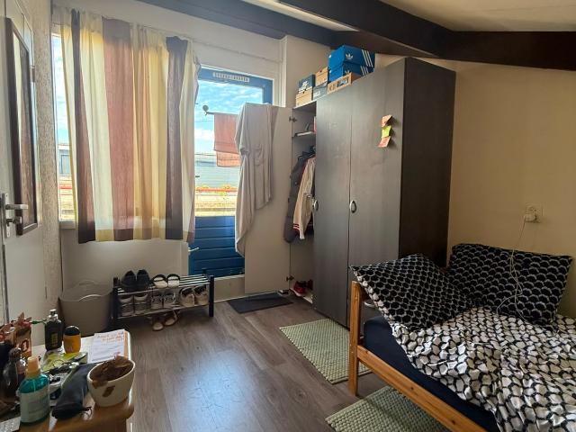 Furnished room on upper floor close to city centre